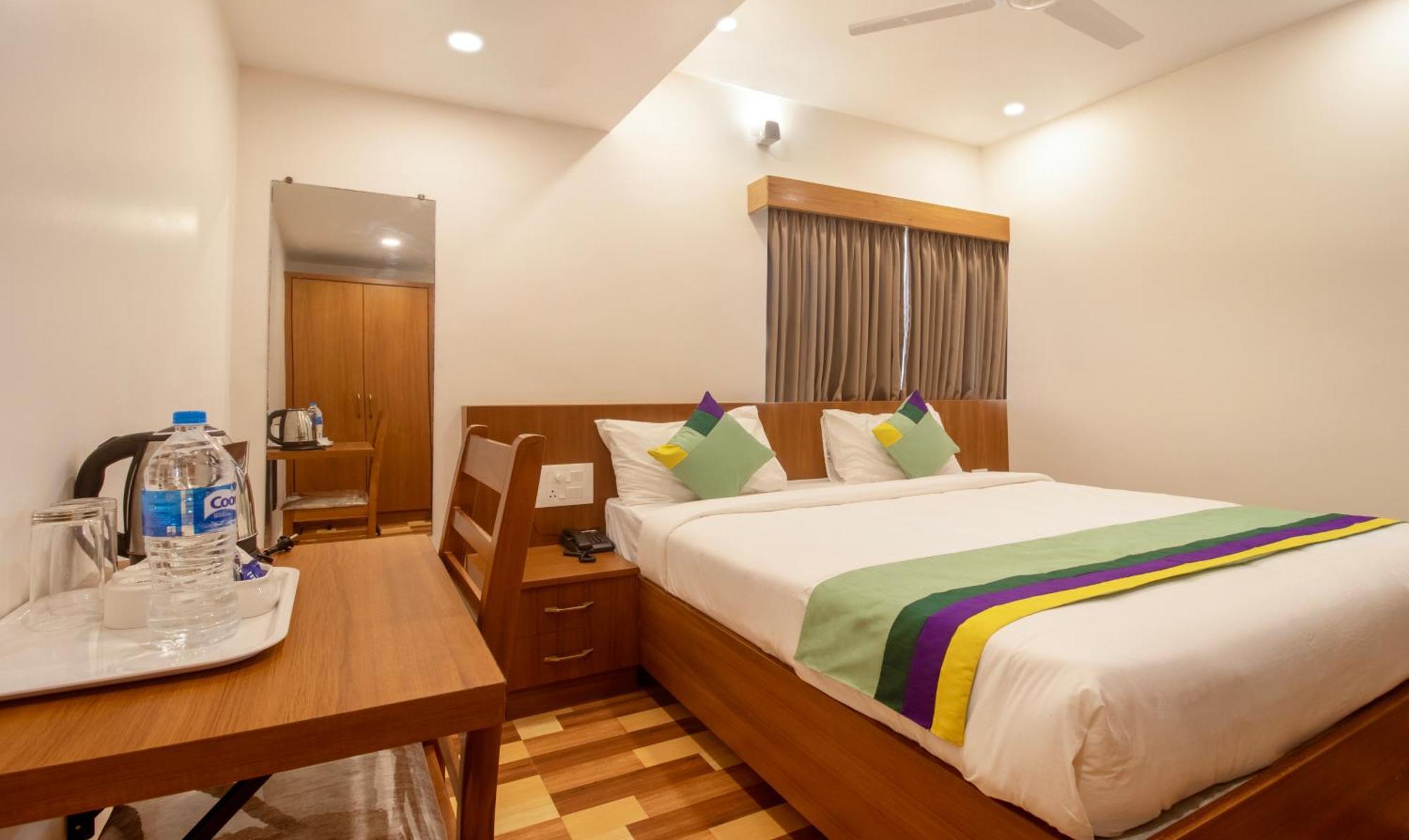Treebo Elite Plaza, 700 Mtrs From Madikeri Fort Εξωτερικό φωτογραφία