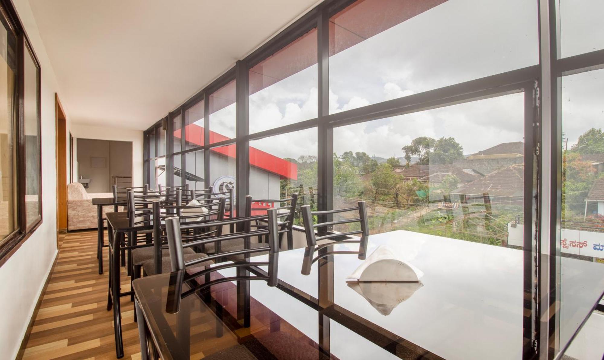 Treebo Elite Plaza, 700 Mtrs From Madikeri Fort Εξωτερικό φωτογραφία